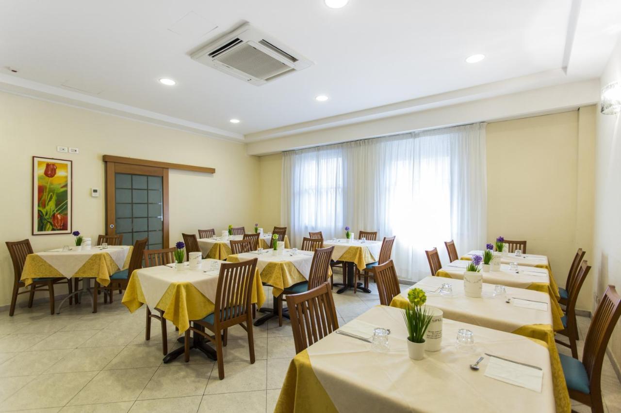Hotel Savana Rimini Exteriér fotografie