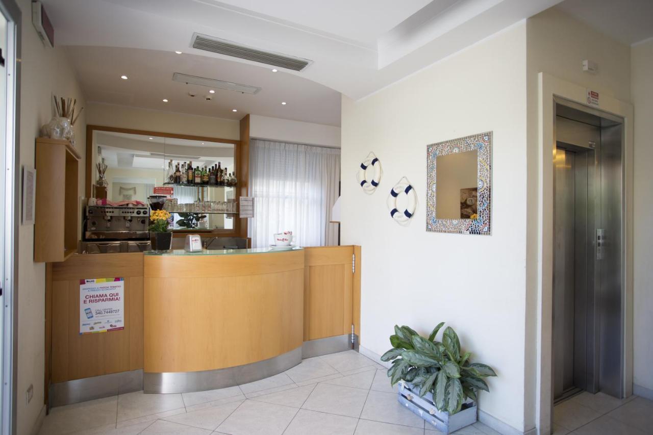 Hotel Savana Rimini Exteriér fotografie