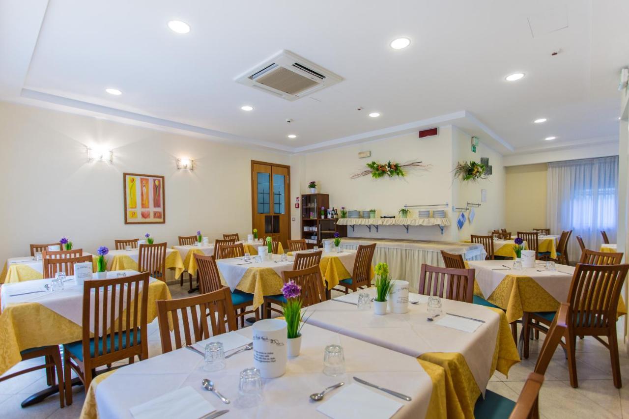 Hotel Savana Rimini Exteriér fotografie